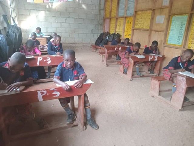 Leerlingen van Edukey for Kids Community School in Mukono, Oeganda